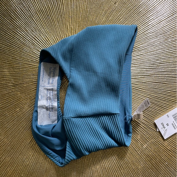 L*Space XS Oceanside set, Desi Bottom, Jess Top - Picture 6 of 7